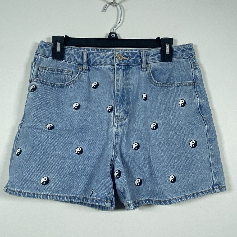 Forever 21 Embroidered Yin Yang Denim Shorts HIgh Rise 3" Inseam Women's Sz‎ M